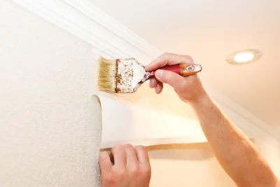 Pose de papier peint à Villaines-la-Carelle — revêtements muraux et toiles de verre